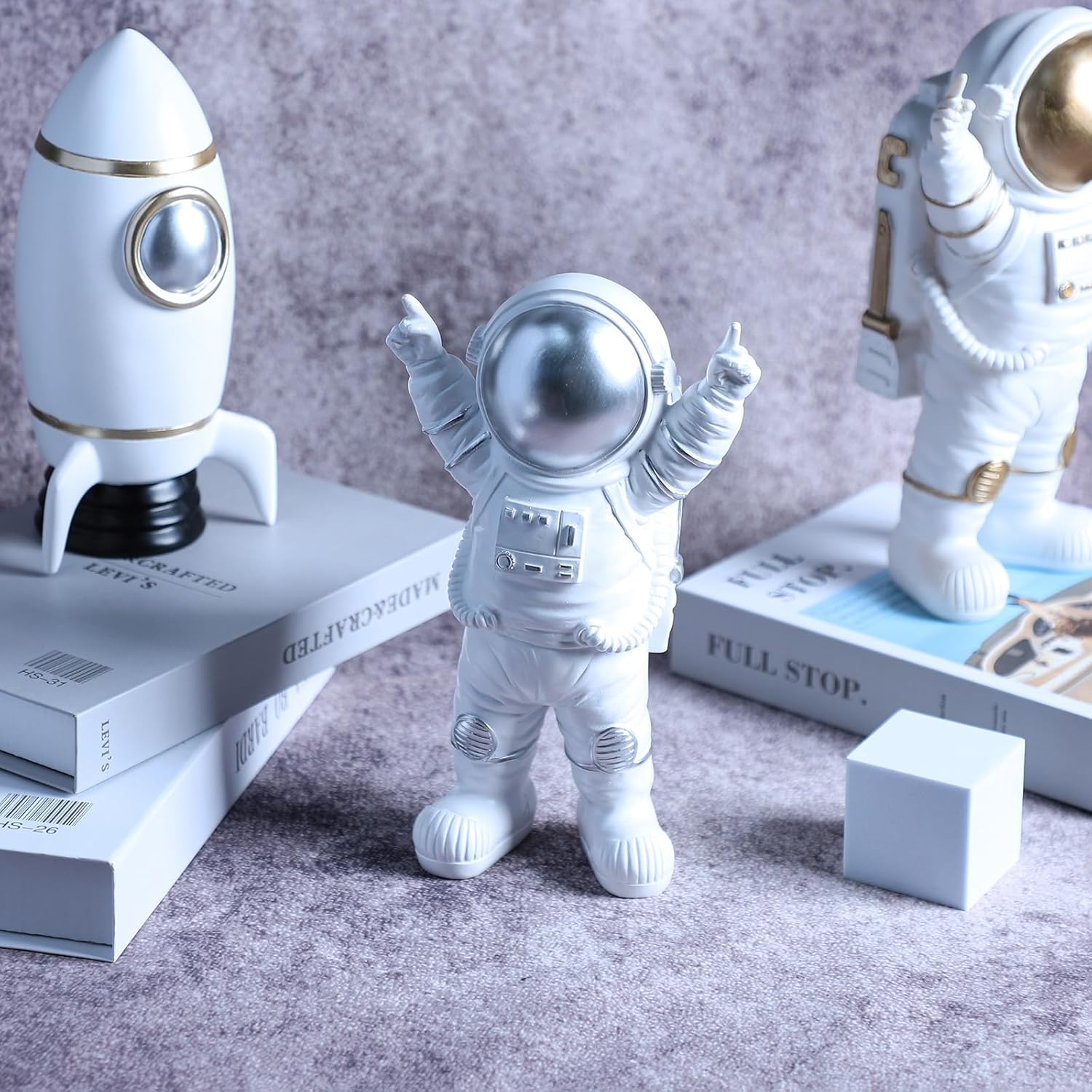 Colias Wing Astronaut Statues Sculpture Figurine Ornament Home Arts and Crafts Desktop Accessories Tabletop Decoration-Stand